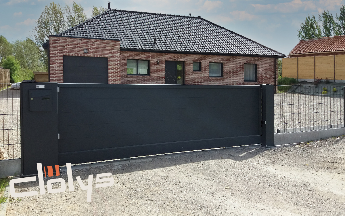 realisations clolys portail alu coulissant plein