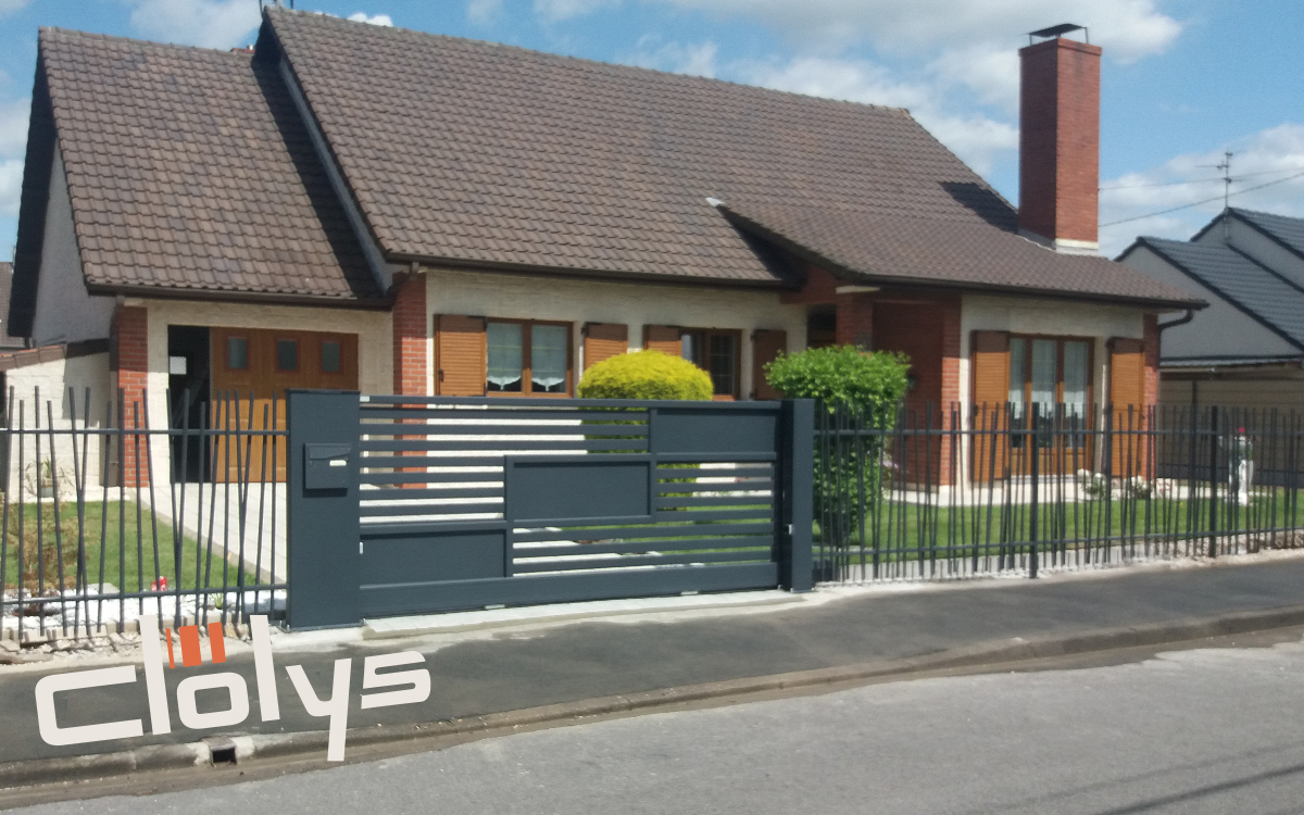 realisations clolys portail alu coulissant semi ajour‚ avec toles