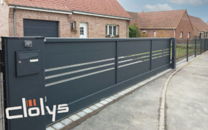 realisations clolys portail alu coulissant semi ajour‚ bandeau lames