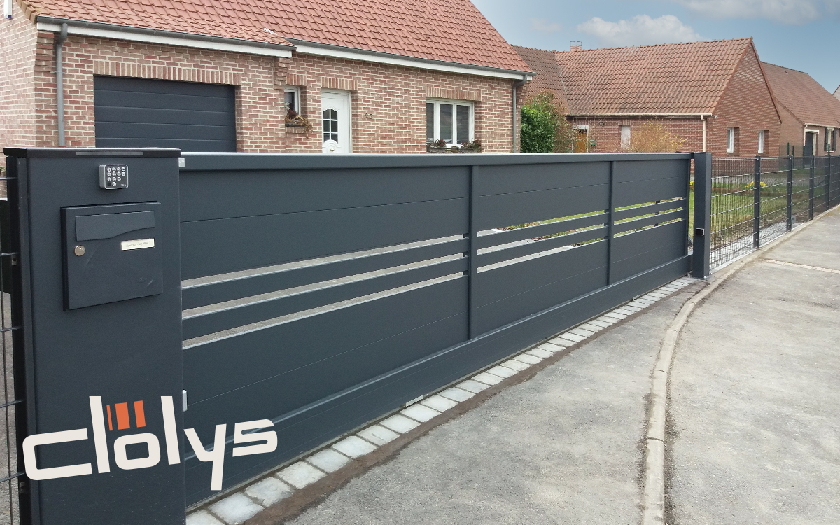 realisations clolys portail alu coulissant semi ajour‚ bandeau lames